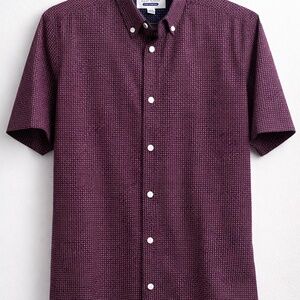 International Report | Men’s Short Sleeve Button-Down Shirt | Medium
